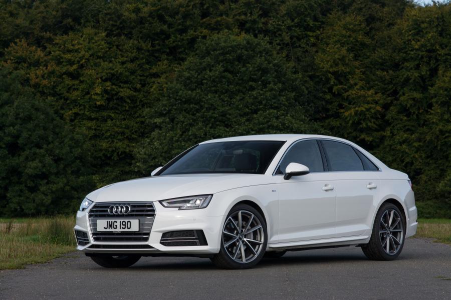  Audi A4 2.0 TDI S-Line (B9) 2015 года  (UK) (фото 13 из 23)